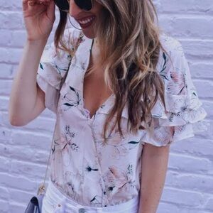 ASTR THE LABEL Floral Ruffle Sleeve Bodysuit - Sm